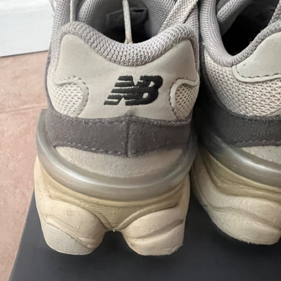 New Balance Kids 9060 Grey/Grey Size 13C - Picture 9 of 16